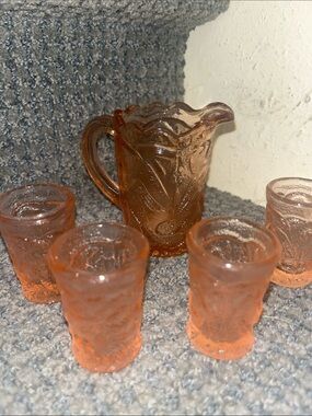 Vintage-Style Pink MiniatureGlass Pitcher and Tumbler Set - Decorative Drinkware